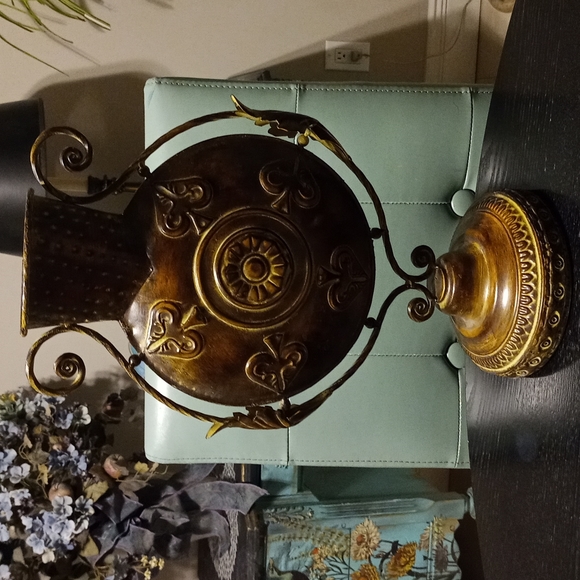NEW 2x 16" Gorgeous Metal Stand Out Vases with many Details!! - Picture 2 of 8
